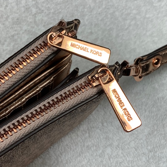 Michael Kors Jet Set Travel Large Double Zip Wristlet - Picture 4 of 16